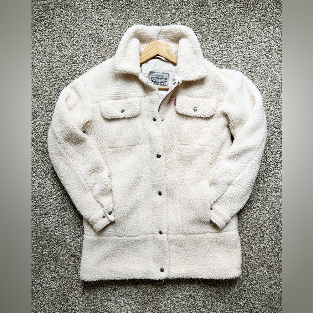 Women's Levi's® Oversized Sherpa Trucker Jacket in cream Size US XS